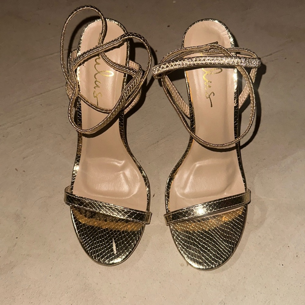 Lulus size 8 gold heels